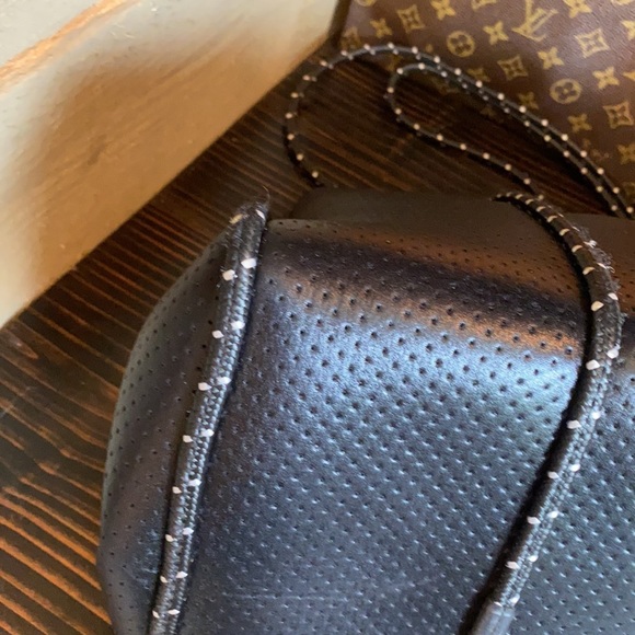 Haute shore Tote and Pochette - Picture 10 of 17